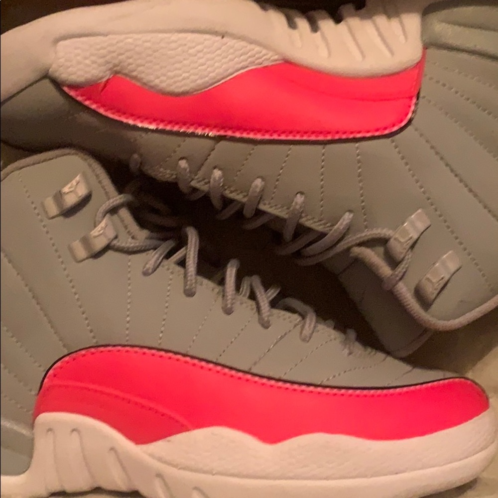 Jordan Wolf Grey /Racer pink-Black 12’s.